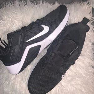 Women Nike Legend Essential